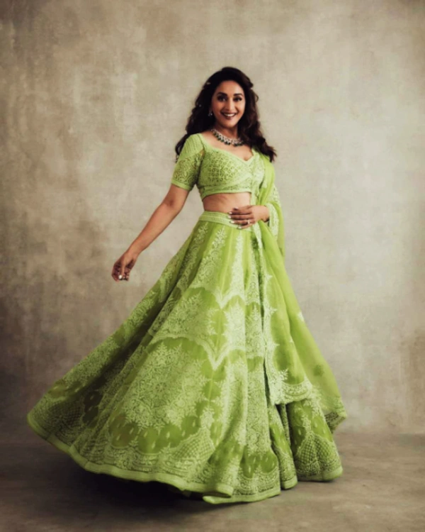 BOLLY STYLE